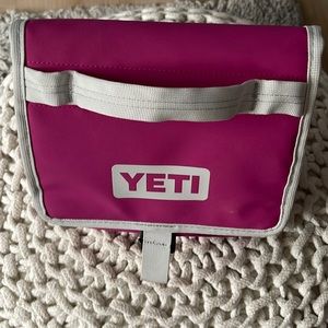 Day trip lunch bag. Fold and go packing. Food safe. Light weight Gently used.